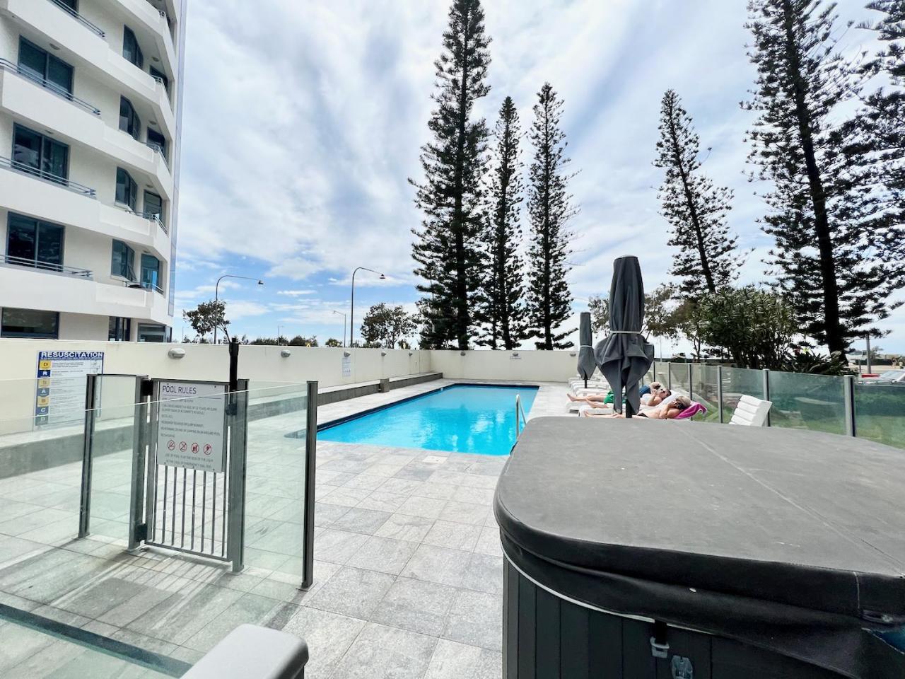 Seacrest, Surfers Front 15a Gold Coast
