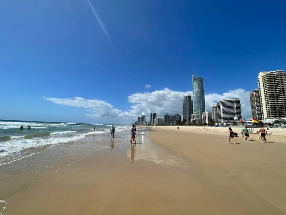 Seacrest, Surfers Front 15a Gold Coast