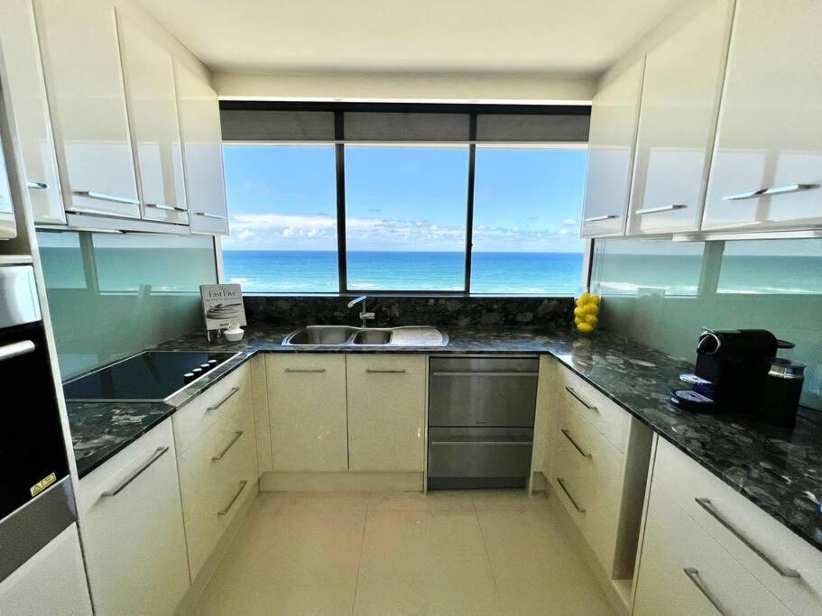 Seacrest, Surfers Front 15a